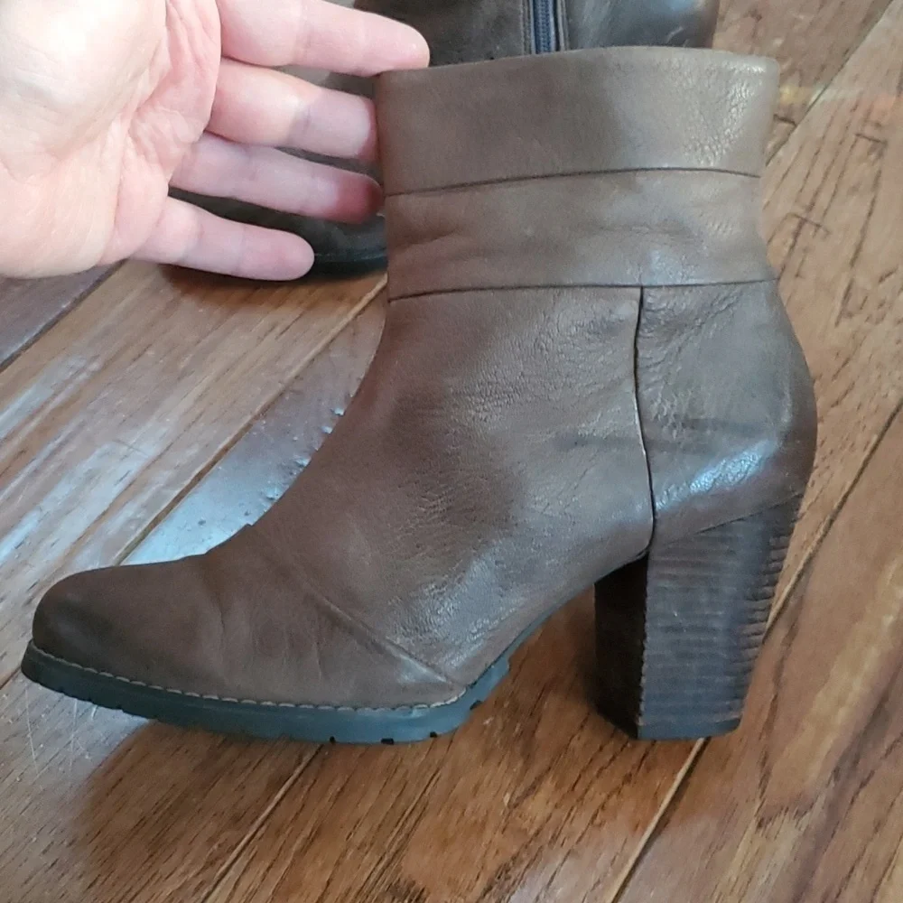 clarks mission tan booties